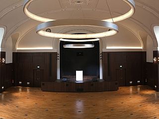 Der Musiksaal des Besenbinderhofs Hamburg bietet viel Platz für Ihr Business-Event