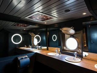 MS Koi Toilette