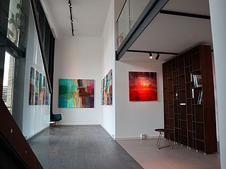Das Monkey B des Kiss Bang Art Studios Hamburg ist stilvoll und modern eingerichtet und dient als Ausstellungsort für die Kunstwerke des international renommierten Künstlers Anthony Liggins