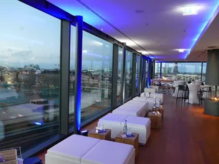 Gönnen Sie sich einen Moment der Entspannung im Loungebereich Fly Deck des ecos office center bremen teerhof