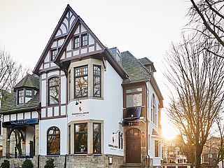 Das wunderschöne Gebäude der Chapeau La Vache Brasserie & Bar in Schwachhausen