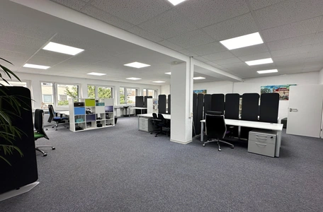 Großes Büro mit eigener Küche