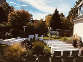 Strahlend schön ist Ihre Trauung im Garten des Hotel Haberkamp in Achim 