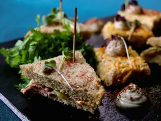 Leckere Pastrami-Sandwichest im GAGA in Hamburg