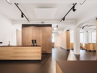 Auch eine Bar mit Waschbecken und Kaffeemaschine gehört zur Ausstattung der iD-Werkstatt der GfG in Stuttgart