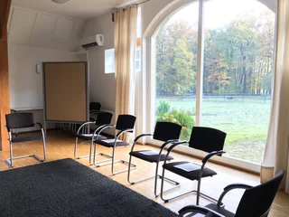 Ihr Seminar mit Blick ins Grüne - im großen Seminarraum des Seminarhof Feuerborn in Osterholz-Scharmbeck