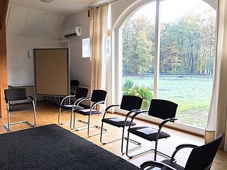 Ihr Seminar mit Blick ins Grüne - im großen Seminarraum des Seminarhof Feuerborn in Osterholz-Scharmbeck