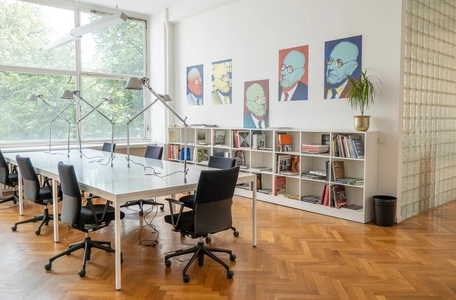 Bürofläche im Max-Taut-Haus am Oranienplatz zu vermieten