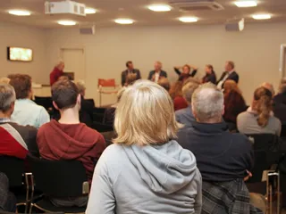 Publikum im Tagungsraum R1 auf dem Gut Karlshöhe in Hamburg kann auch leer genutzt werden