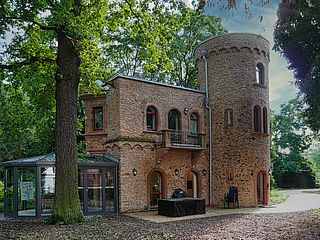Burg im Grünen in Hanau. 