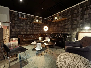Zeit für eine Pause in der Loungeecke, Loui & Jules GrillBAR in Bremen