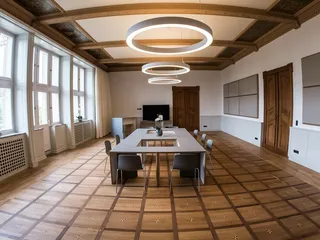 Tische in Blockformation im Kaisersaal Oldenburg