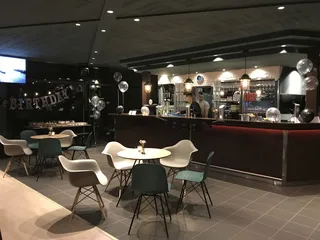 Blick auf die Bar in der Eventlocation des Bodyl-Life in Frankfurt