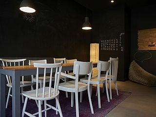 Der Sitzbereich der HOME Lounge Bochum eignet sich optimal für ein Get-together