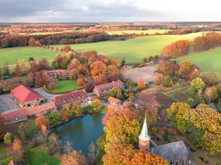 So wunderschön ist das Gelände des Gut Basthorst in Ratzeburg