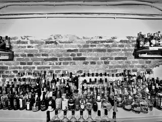 Eventkeller Frankfurt Bar Sortiment black / white