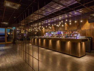 Blick von der Küche auf die LBar im GAGA in Hamburg