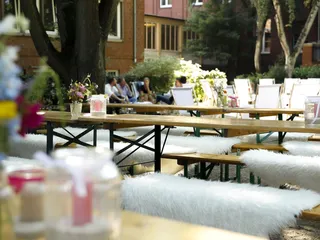 Eine gemütliche Atmosphäre wird im Garten Georgie in Hamburg spürbar