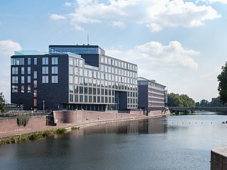 Besuchen Sie uns direkt an der Weser im ecos office center Bremen Teerhof!