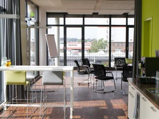 Die offene Gestaltung des k.brio Lofts schafft eine tolle Atmosphäre für Gruppenarbeiten