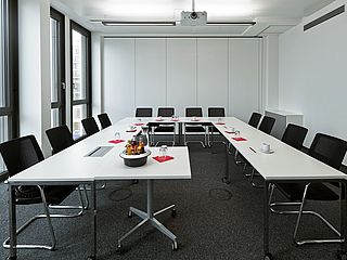Der helle Seminarraum des ecos office center Stuttgart eignet sich hervorragend für erfolgreiche Meetings