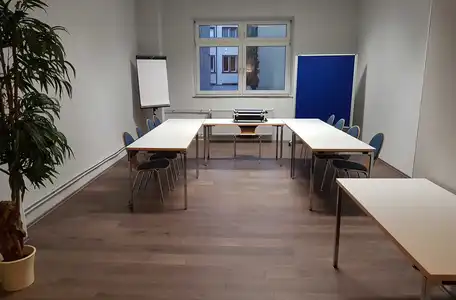 Wohnlicher Seminarraum für kreative Ideen