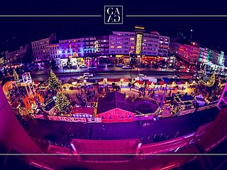 Blick zum Weihnachtsmarkt vom GAGA in Hamburg