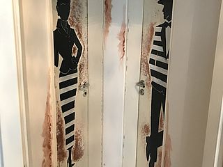 Das Mon Bonheur in Hannover bietet seinen Gästen einen besonders künstlerisch gestalteten Durchgang auf die Toilette